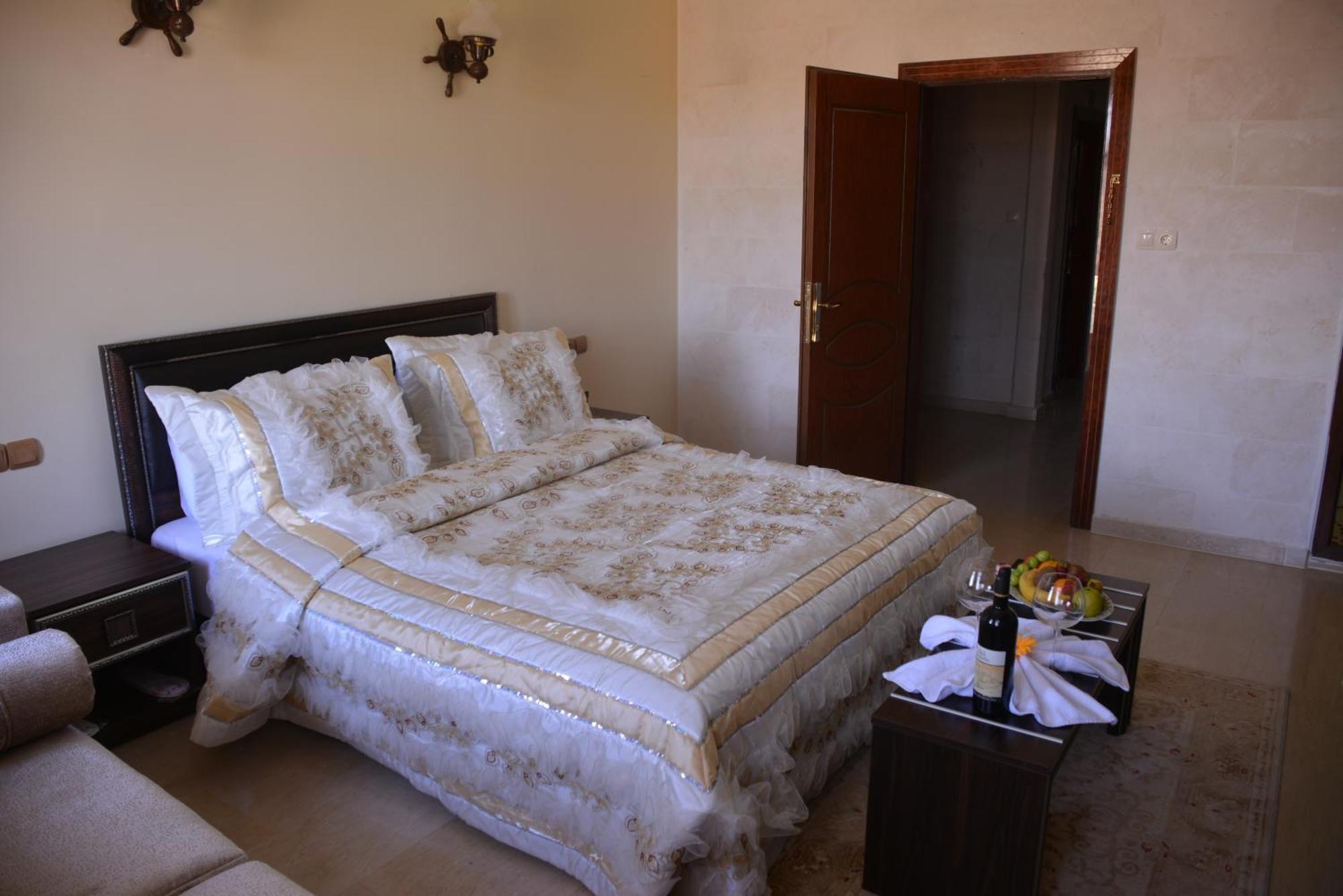 Turabdin Hotel Midyat Rom bilde